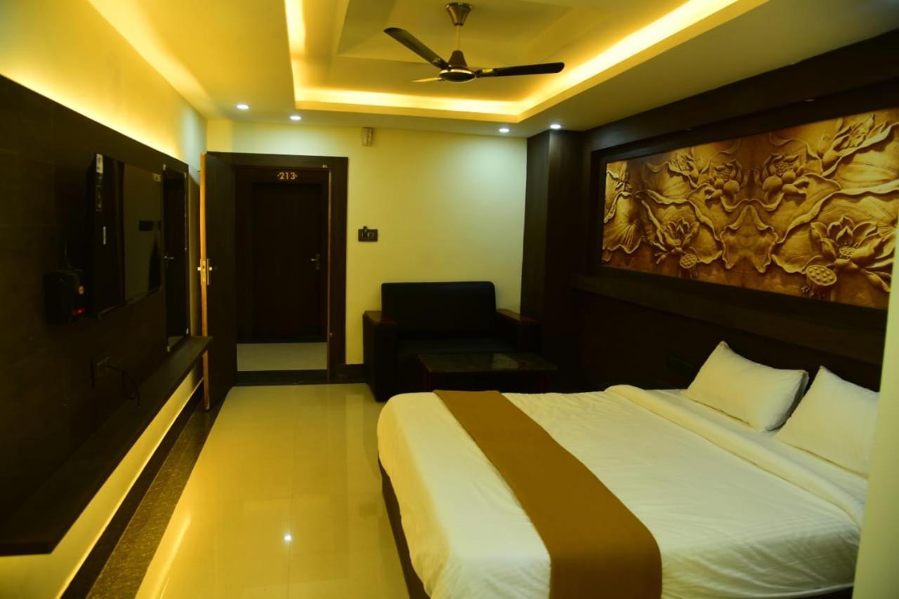 Hotel Vaishnavi Residency Tiptur Tarikere Exterior foto